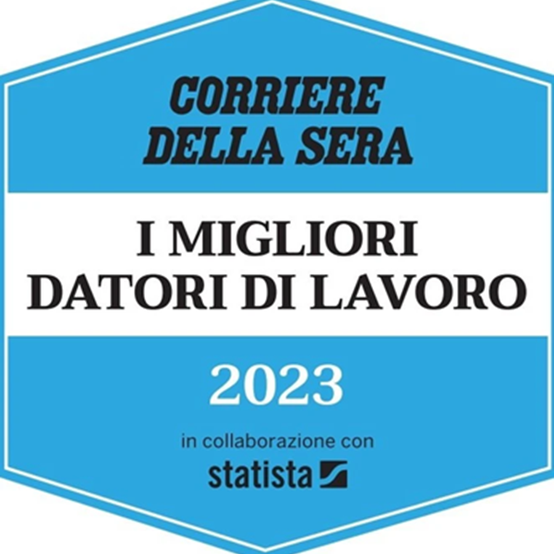 Distintivo blu e bianco con il testo "Corriere della Sera, I Migliori Datori di Lavoro 2023" e "in collaborazione con Statista."